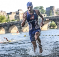 Bientôt diplômé, <br>triathlète de haut niveau