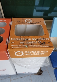 Les poubelles de tri <br>ne sont pas des cendriers !